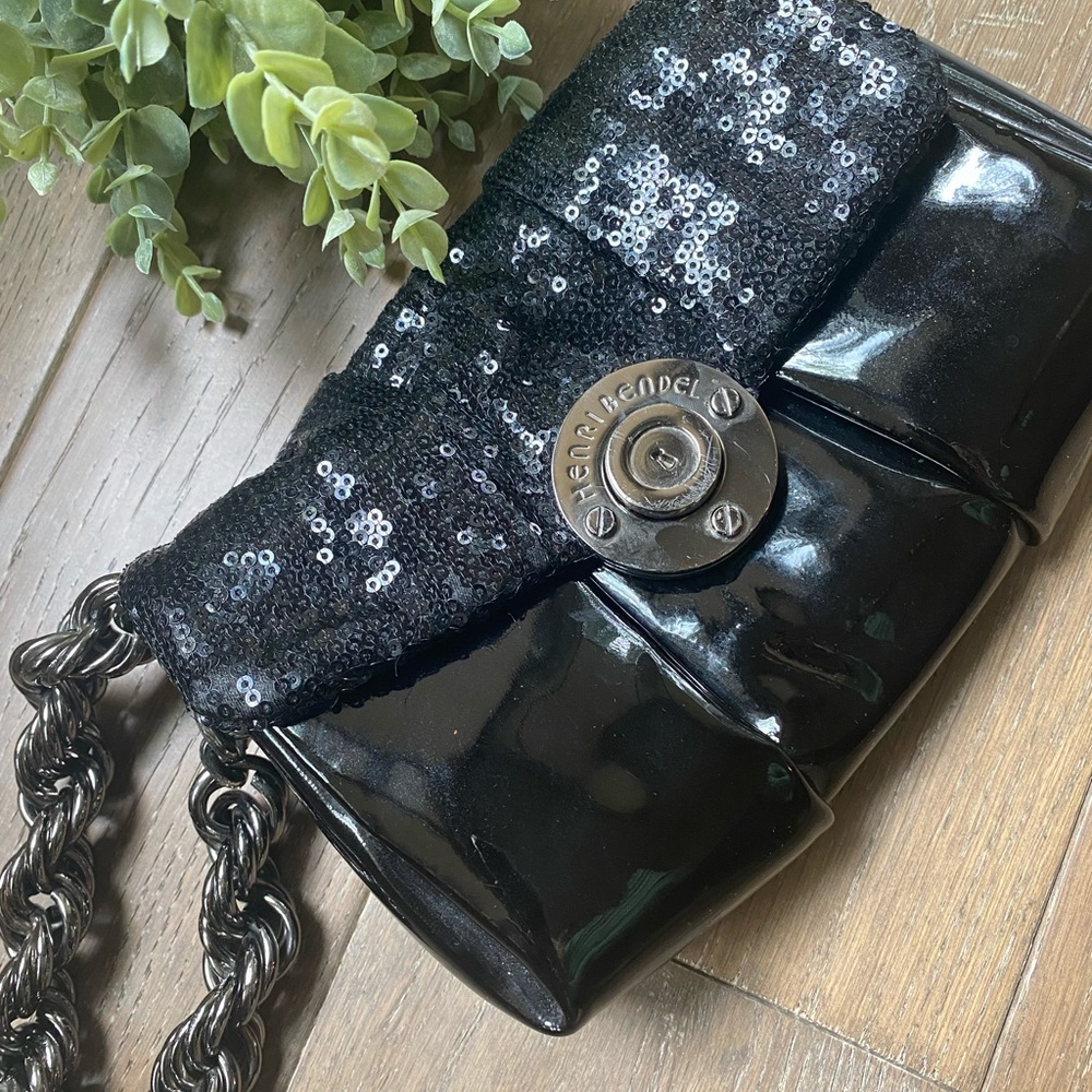 Henri Bendel wristlet